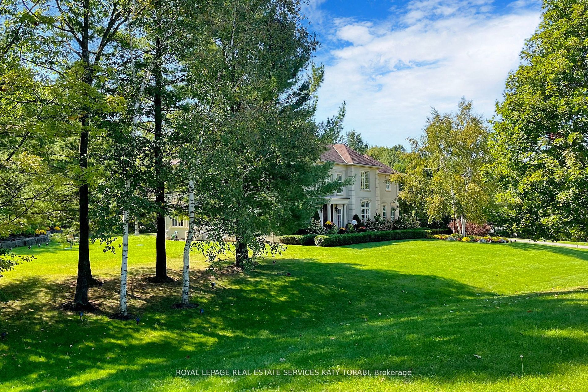 65 Kingswood Drive