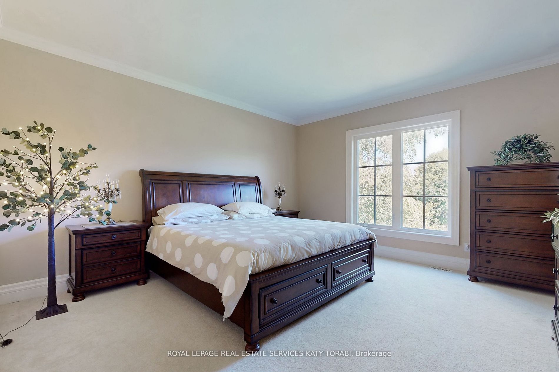 65 Kingswood Drive