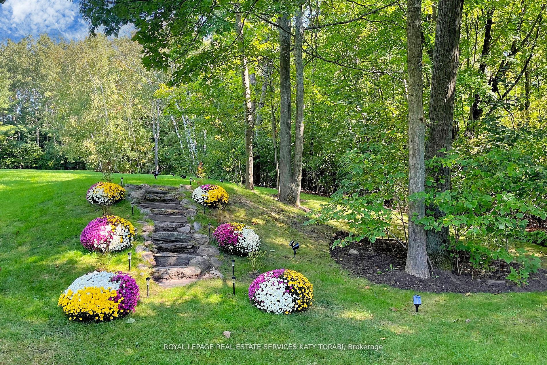 65 Kingswood Drive