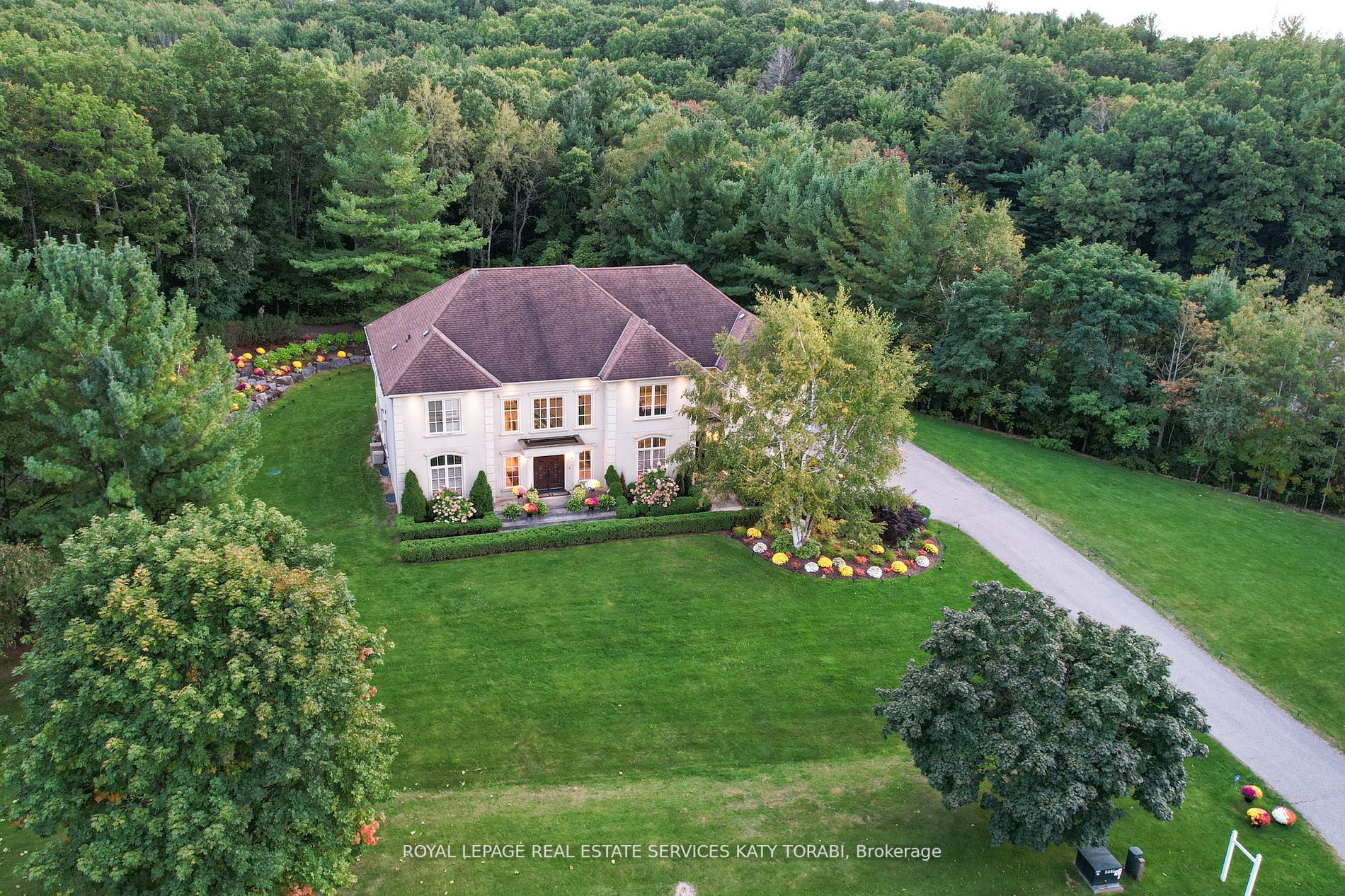 65 Kingswood Drive
