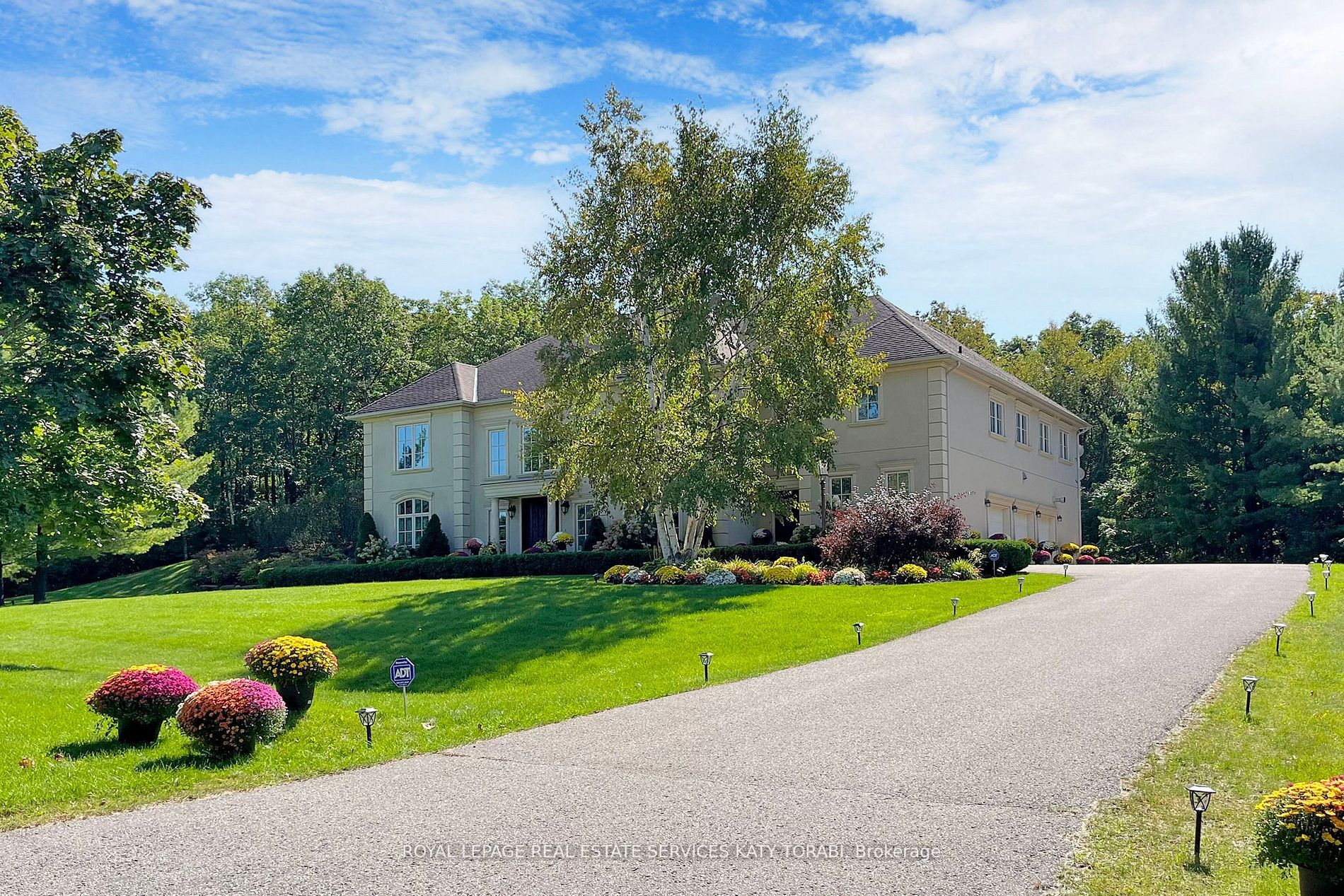 65 Kingswood Drive