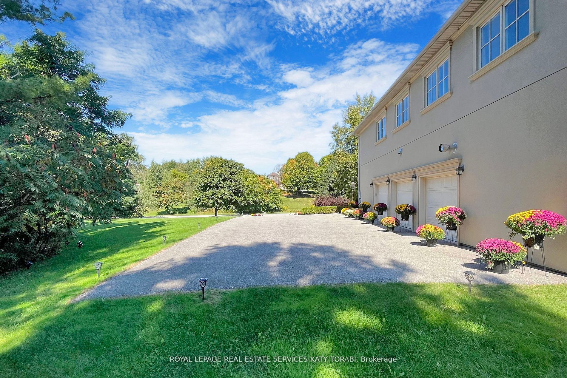 65 Kingswood Drive