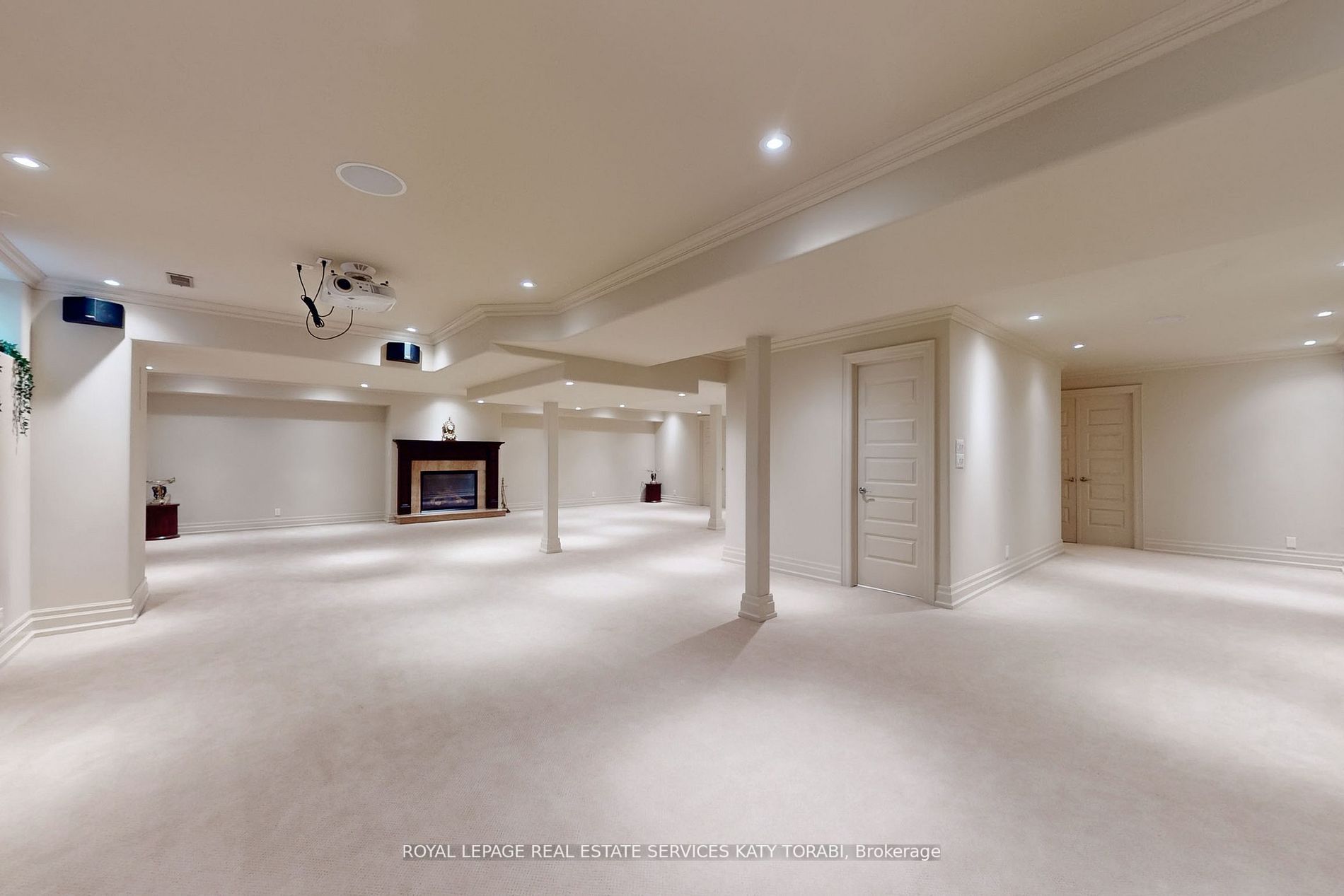 65 Kingswood Drive
