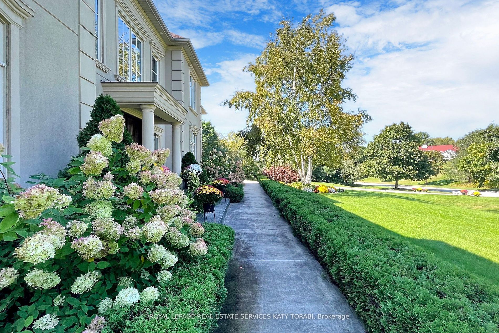 65 Kingswood Drive