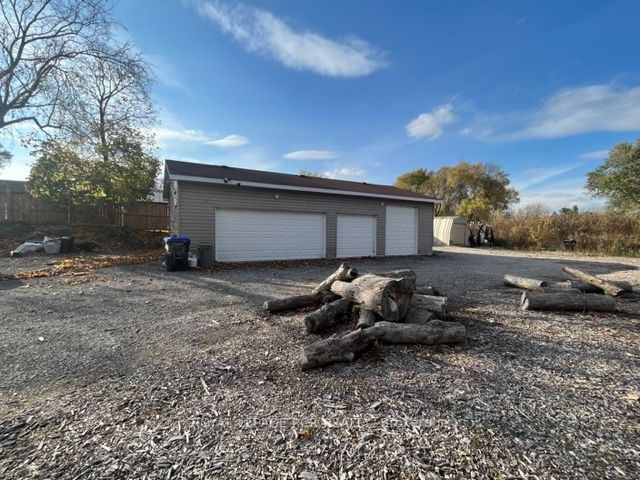 1364 Killarney Beach Rd