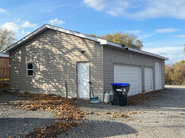 1364 Killarney Beach Rd