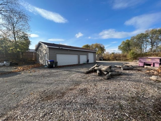 1364 Killarney Beach Rd