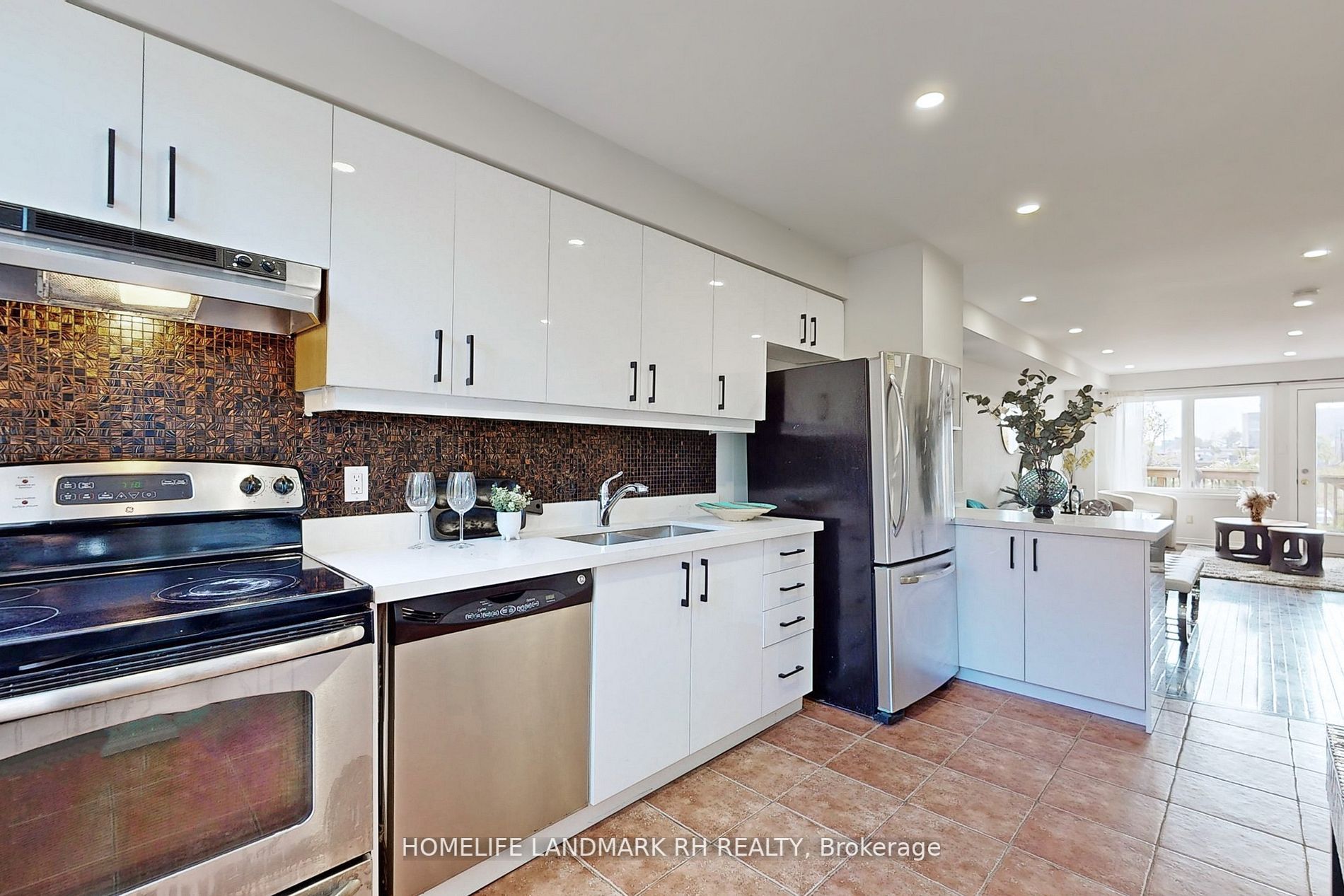 21 Elgin Mills Rd W, #5