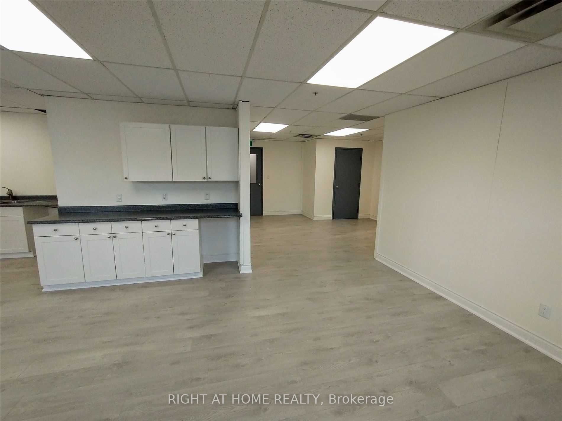 2 Brock St W, #5B