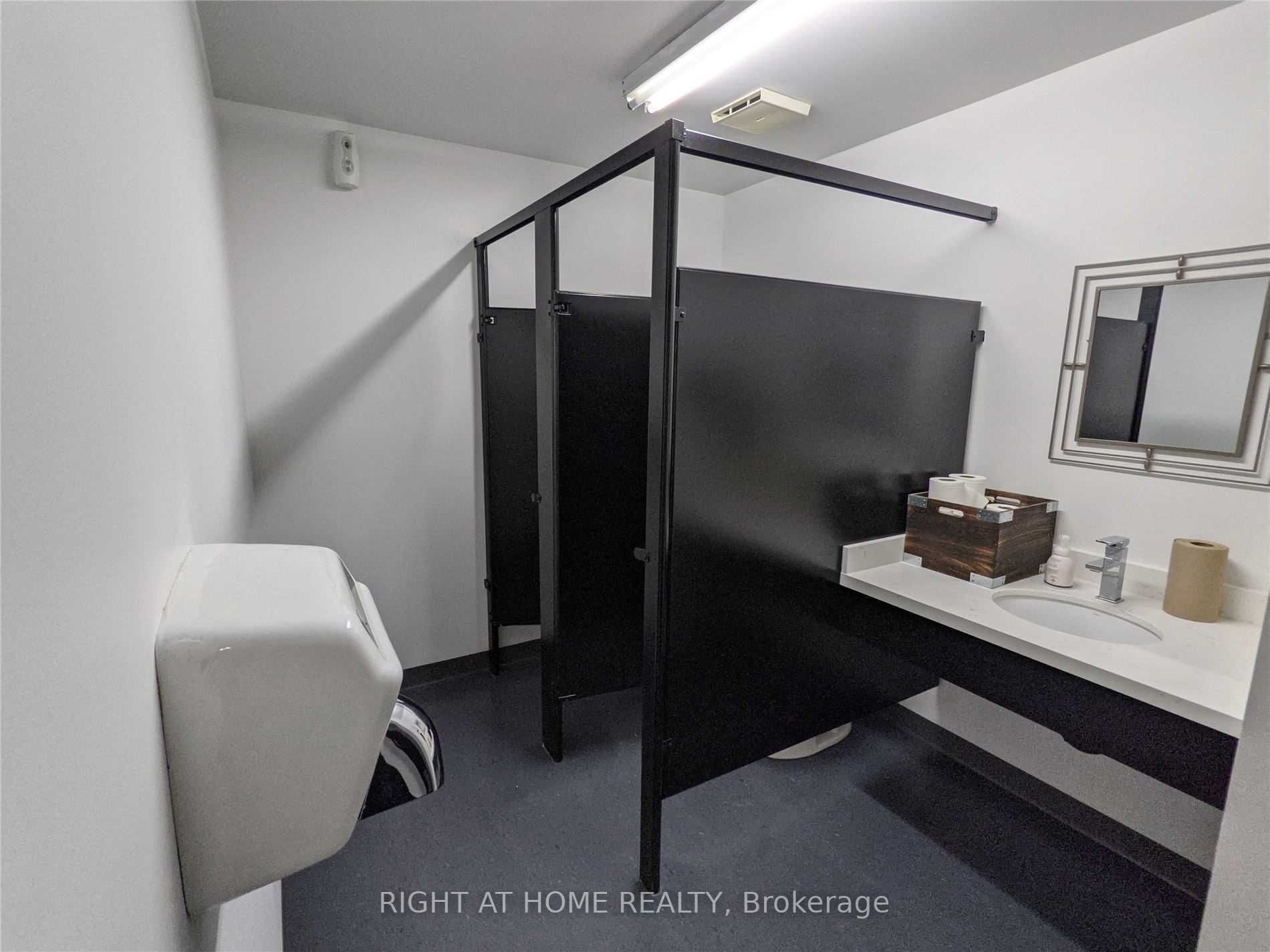 2 Brock St W, #5B