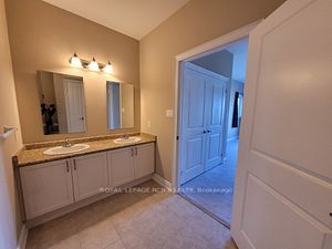 45 Kingsmere Cres