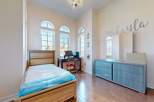 172 Pelee Ave