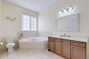 172 Pelee Ave