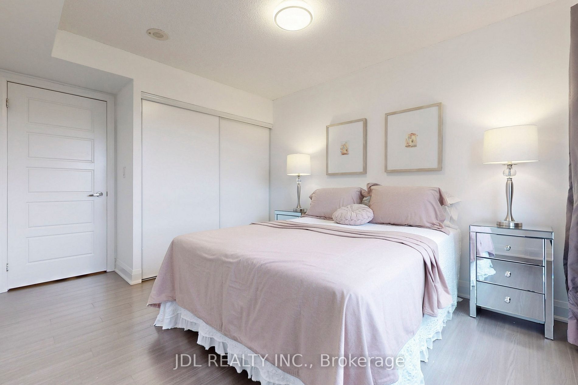 1 Uptown Dr, #702