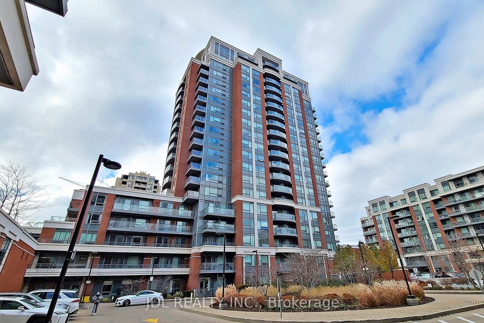 1 Uptown Dr, #702