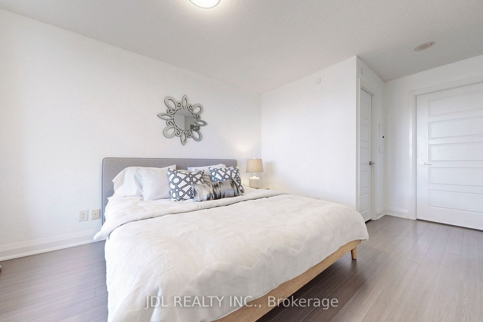 1 Uptown Dr, #702