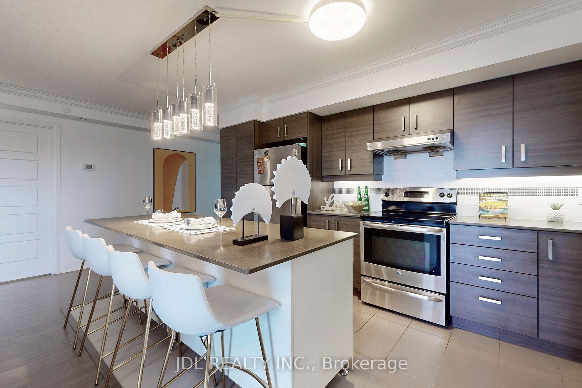 1 Uptown Dr, #702
