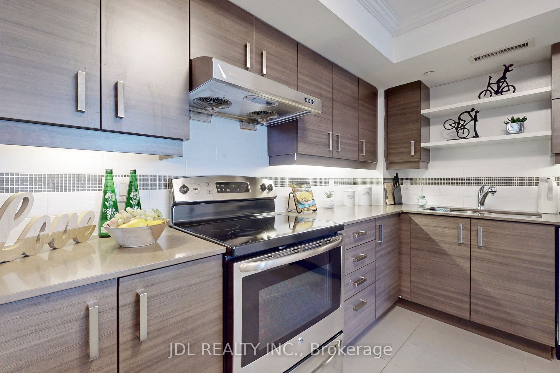 1 Uptown Dr, #702