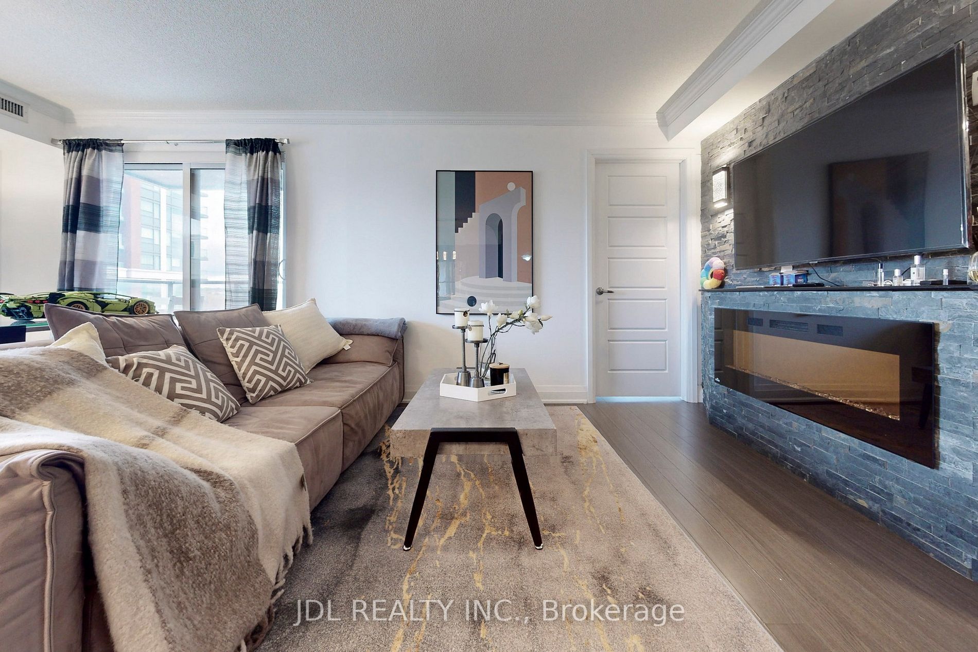 1 Uptown Dr, #702