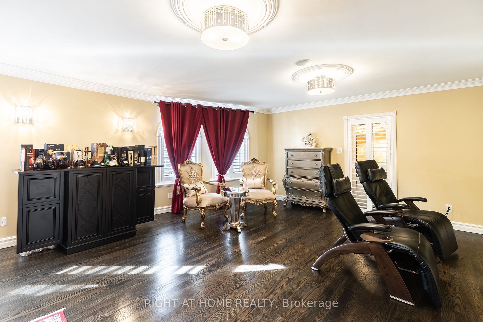 38 SUGARBUSH Court