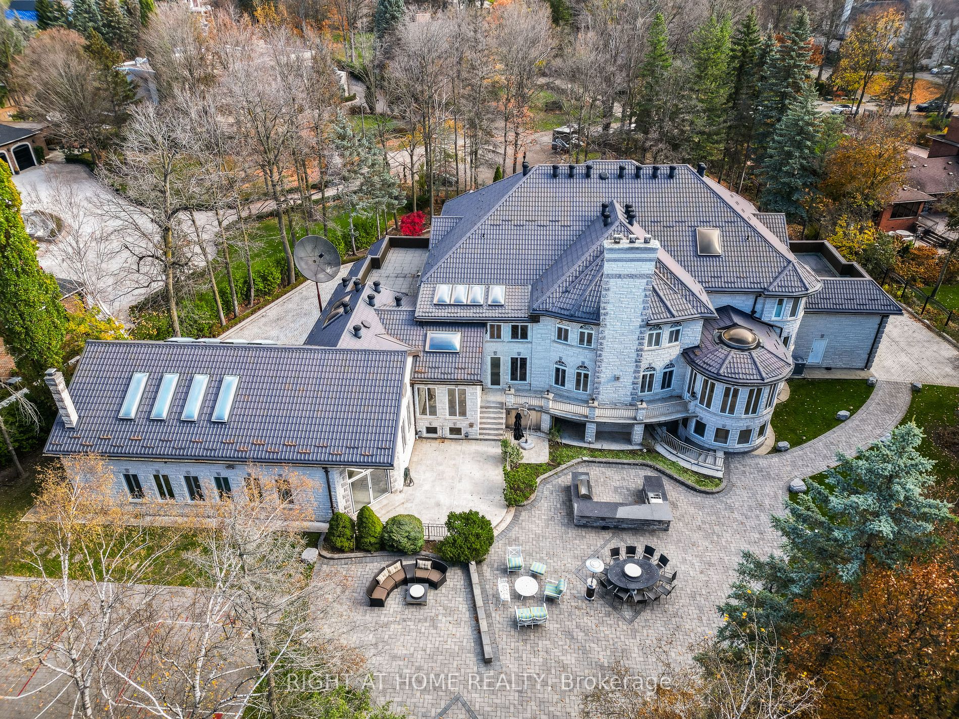38 SUGARBUSH Court