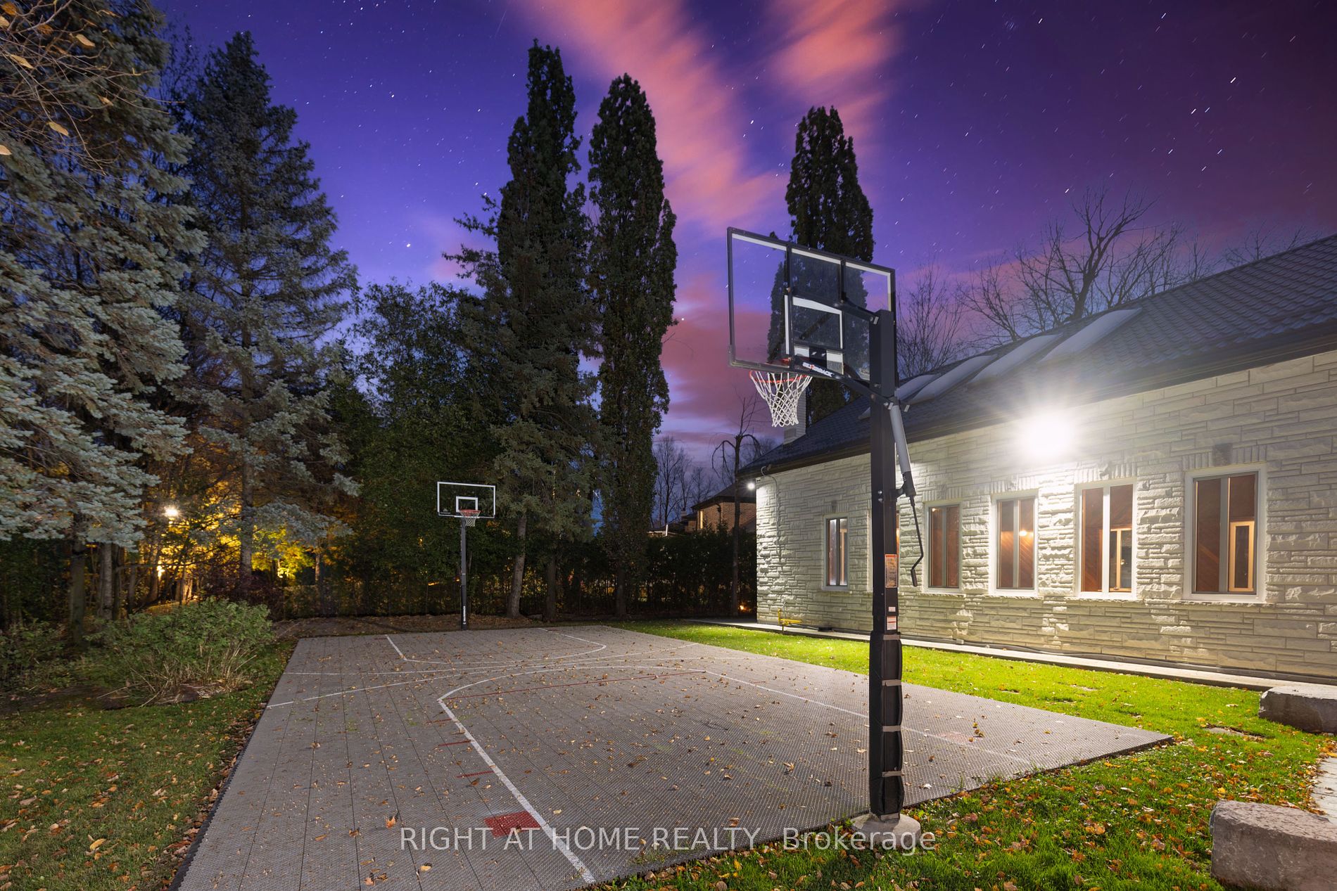 38 SUGARBUSH Court