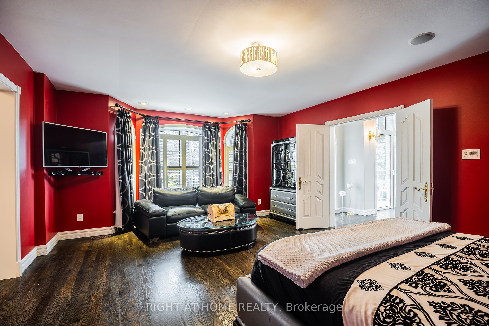 38 SUGARBUSH Court