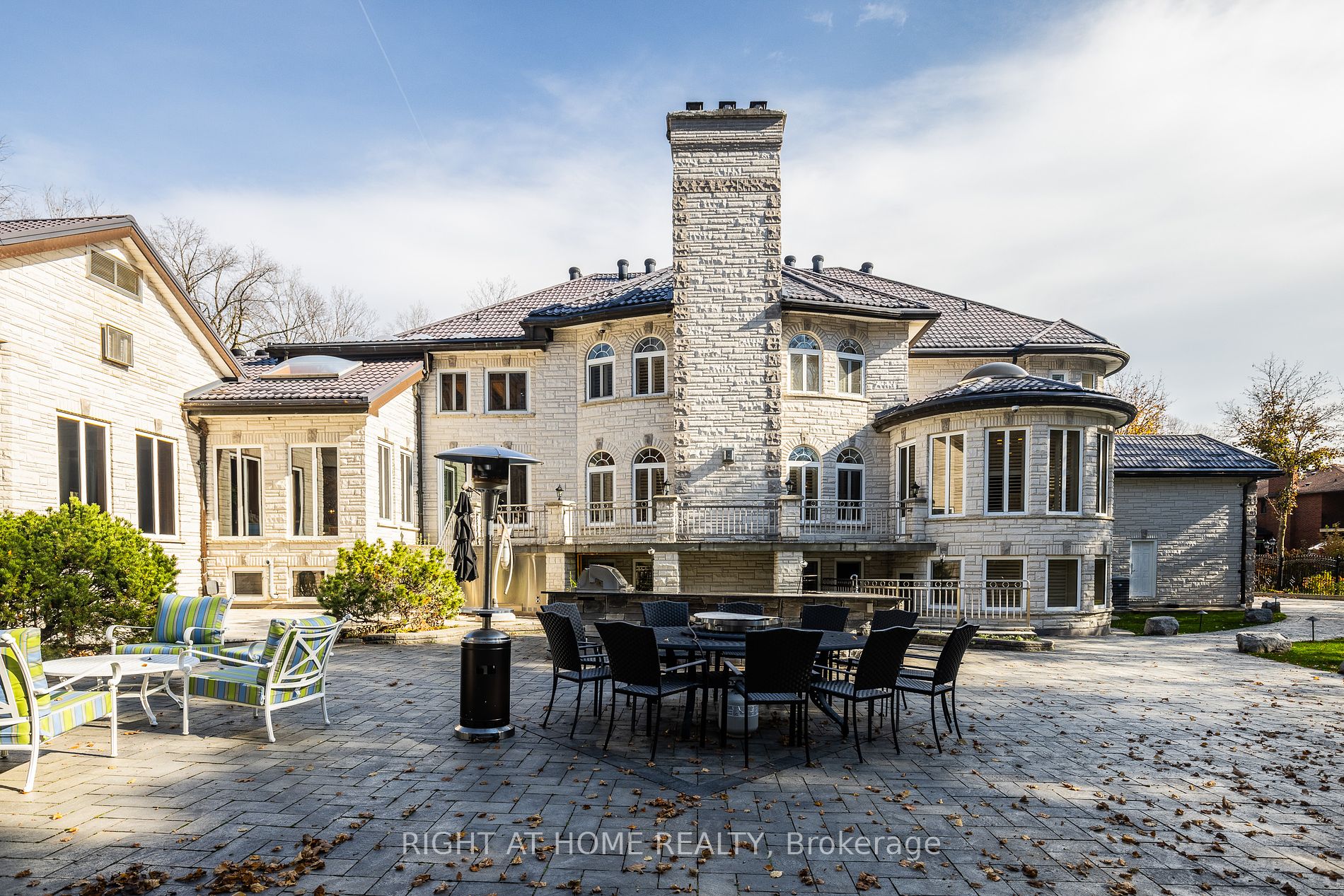 38 SUGARBUSH Court