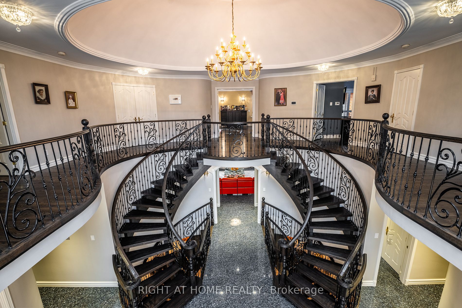38 SUGARBUSH Court