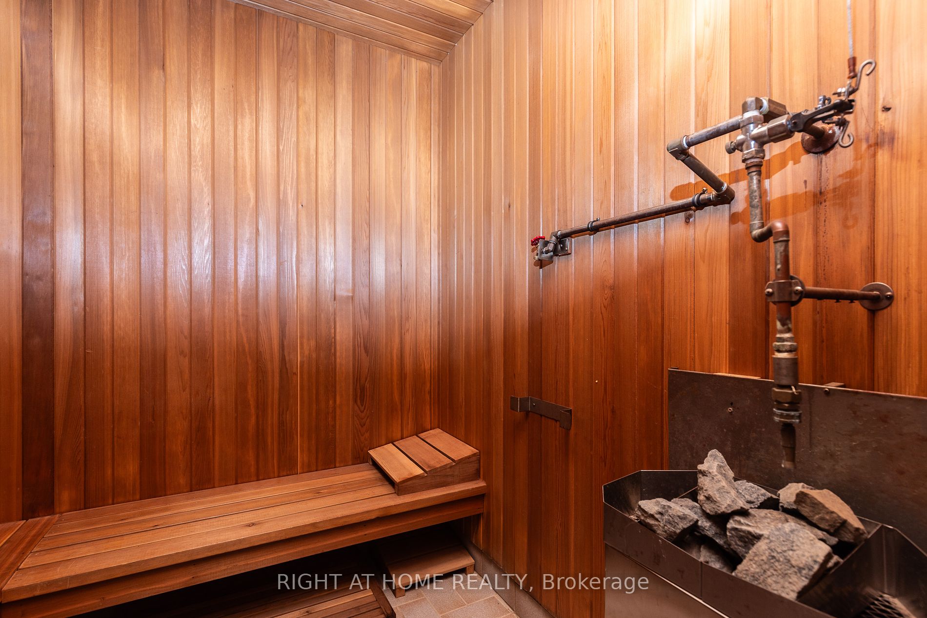 38 SUGARBUSH Court