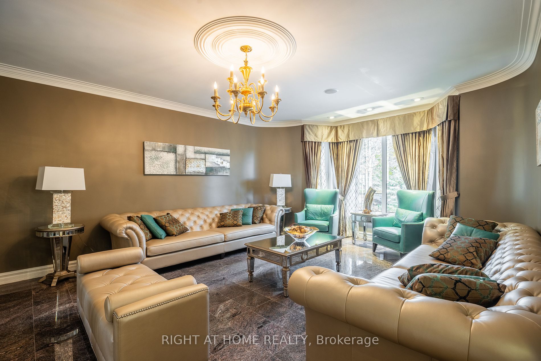 38 SUGARBUSH Court