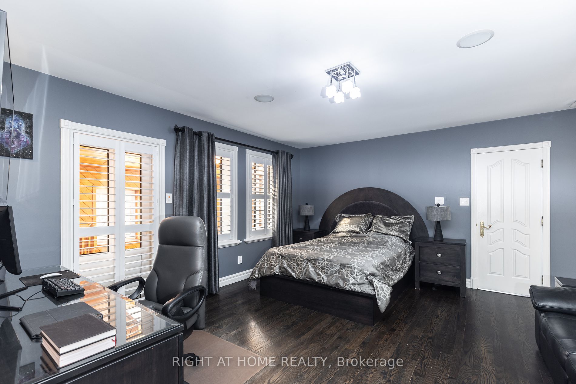38 SUGARBUSH Court