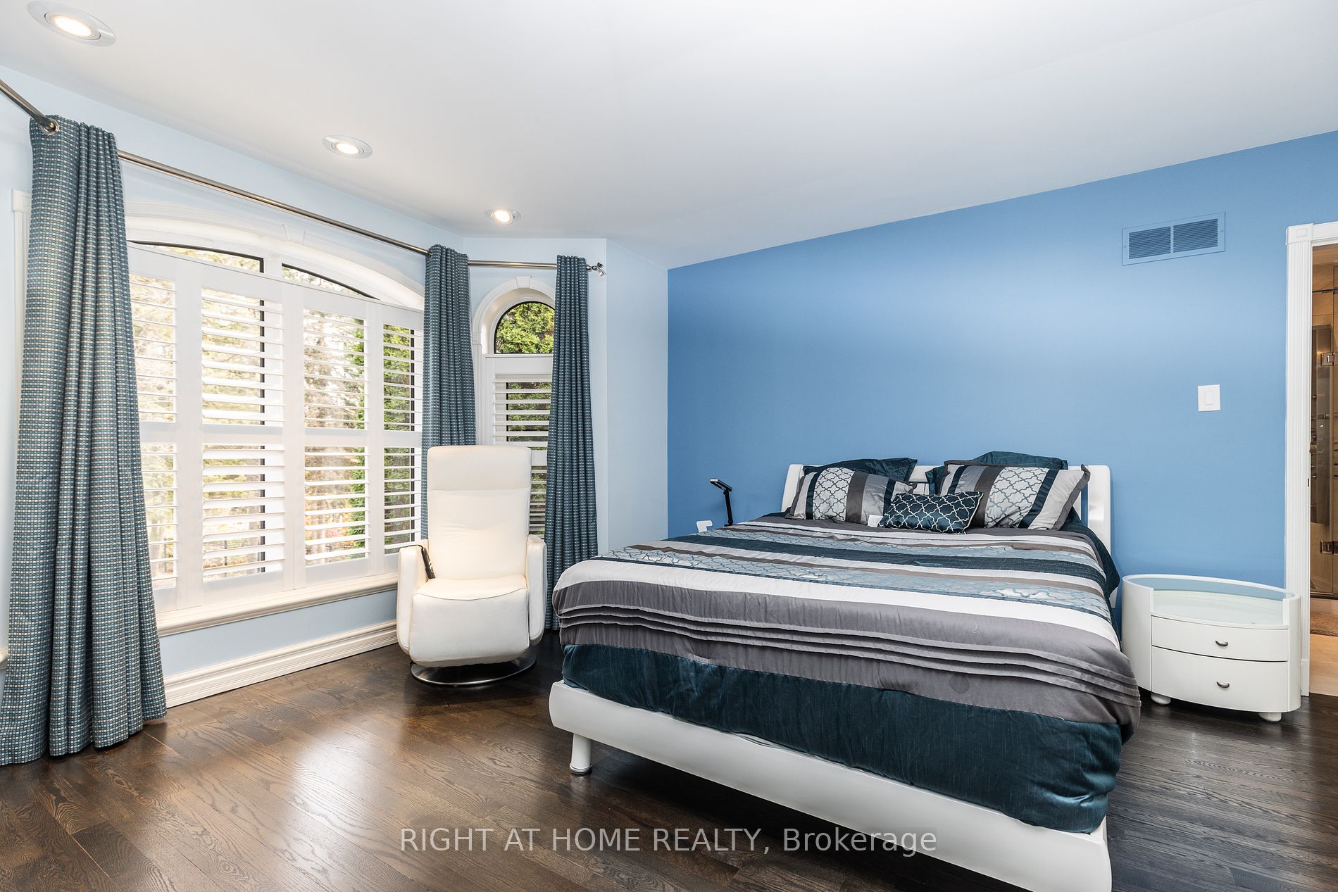 38 SUGARBUSH Court