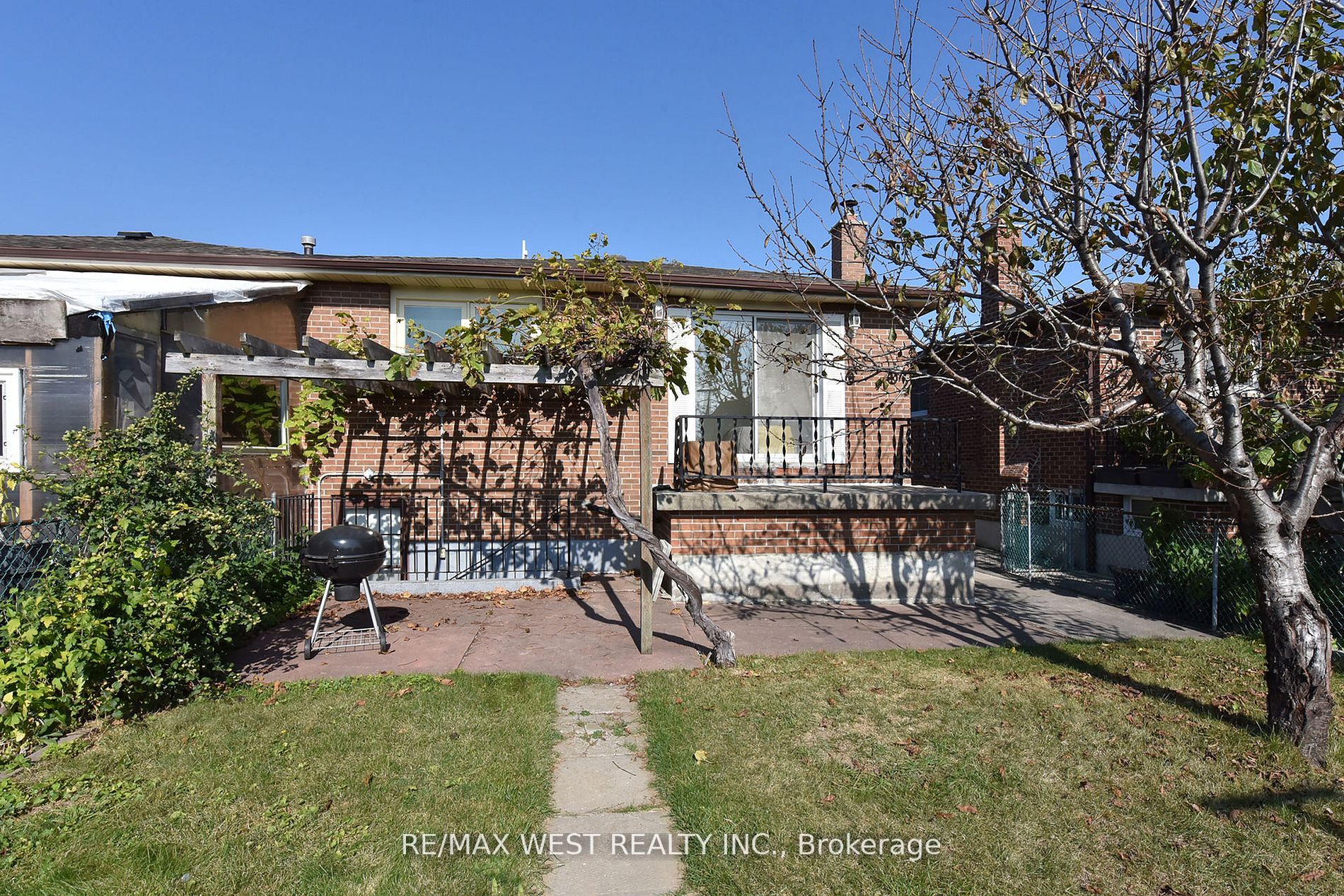 65 Ashburn Crescent