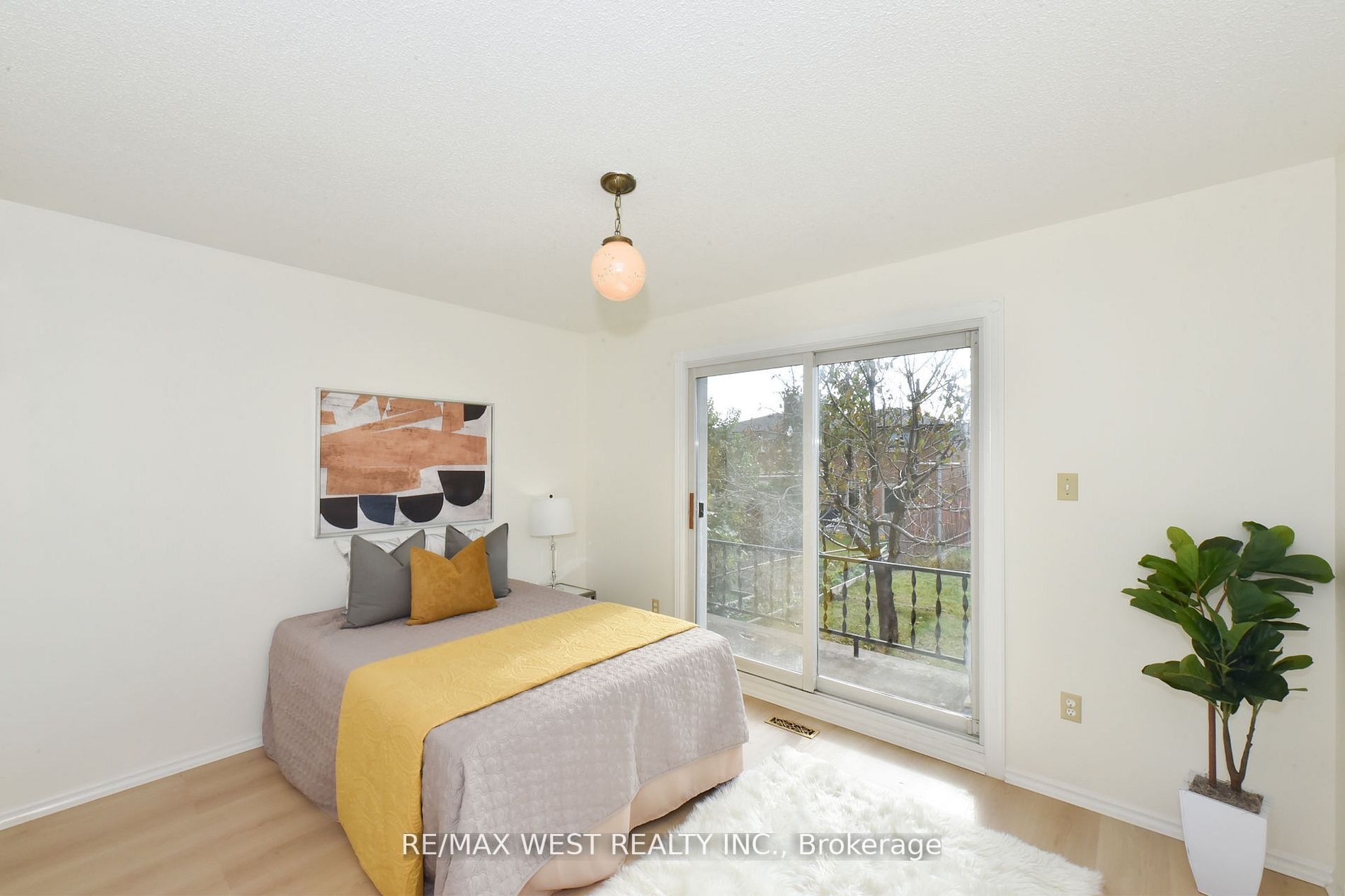 65 Ashburn Crescent
