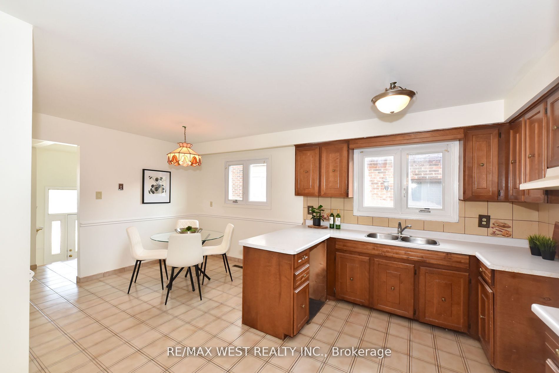 65 Ashburn Crescent