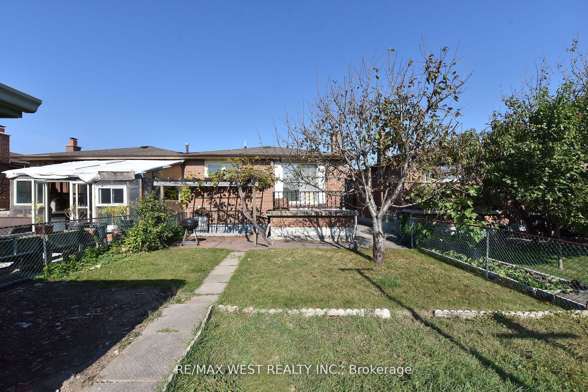 65 Ashburn Crescent