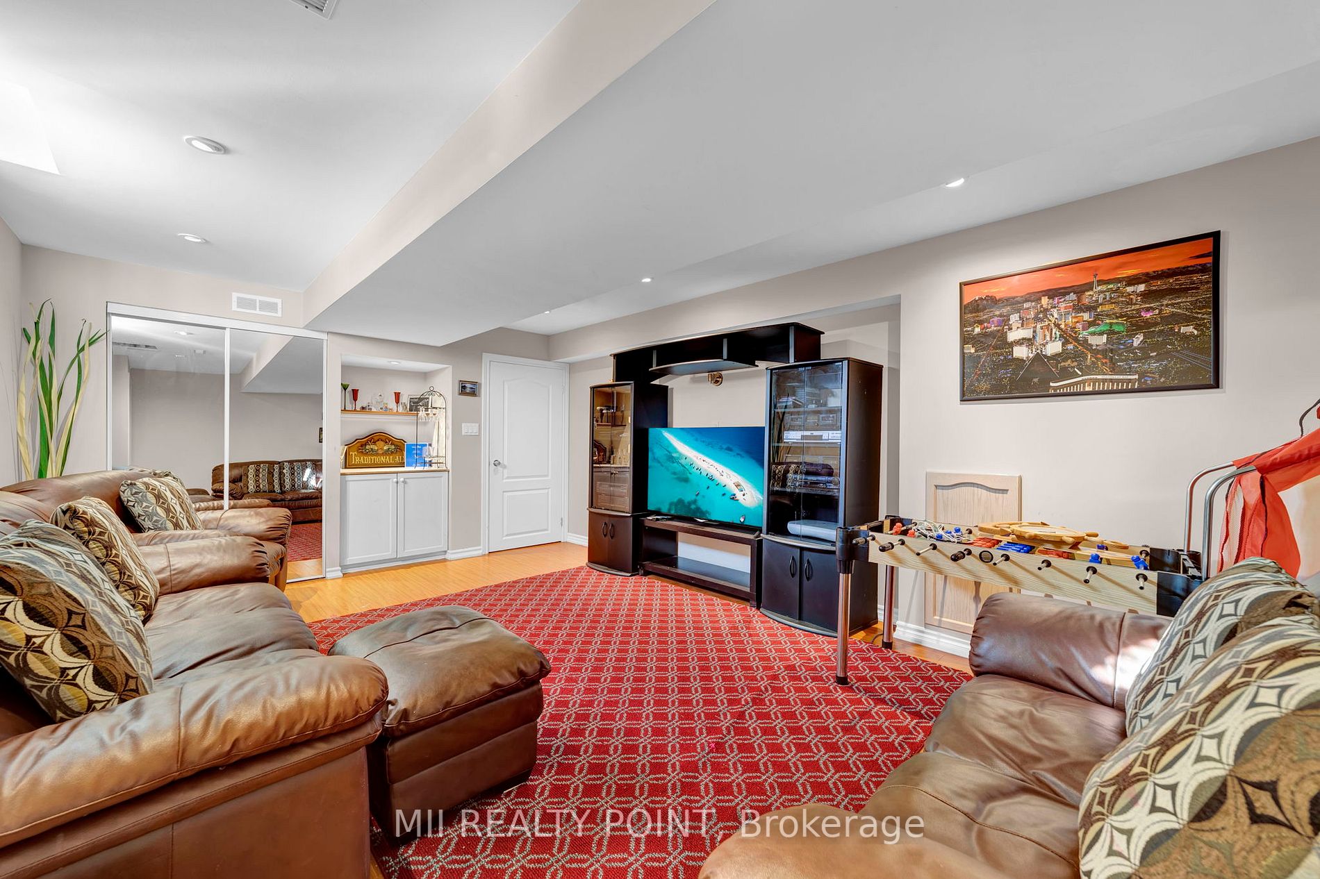 35 Kentwood Cres