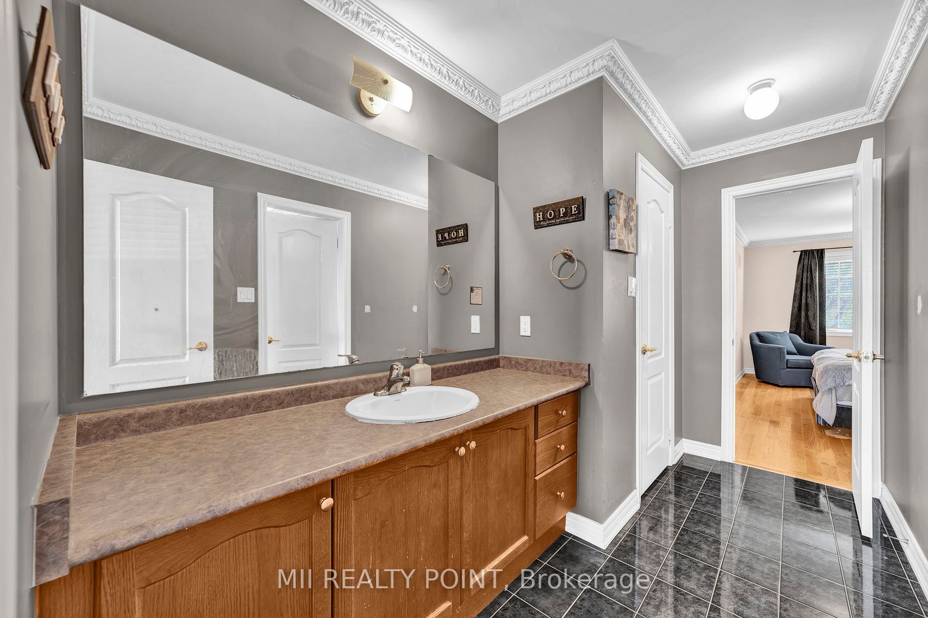35 Kentwood Cres