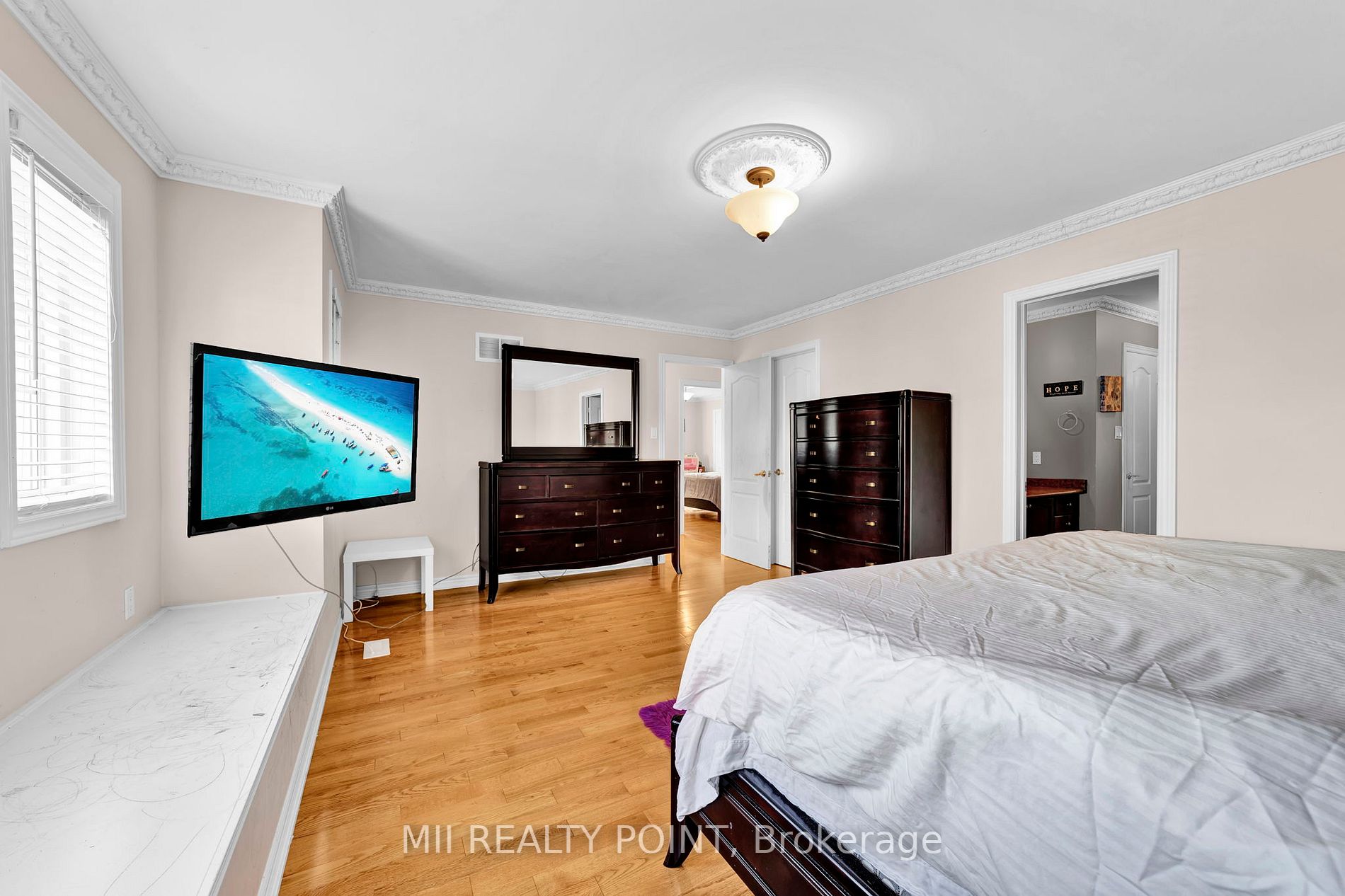 35 Kentwood Cres