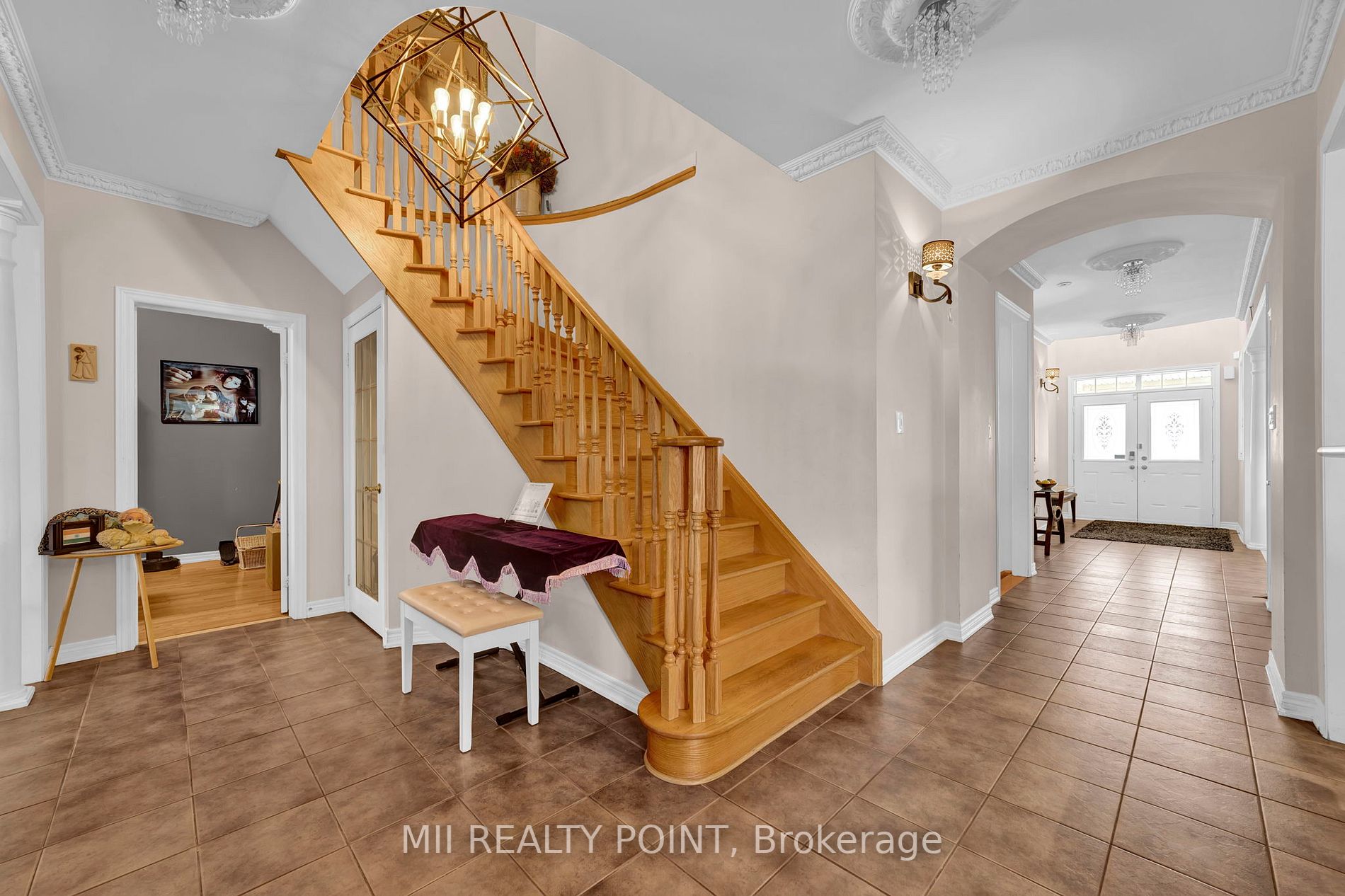 35 Kentwood Cres