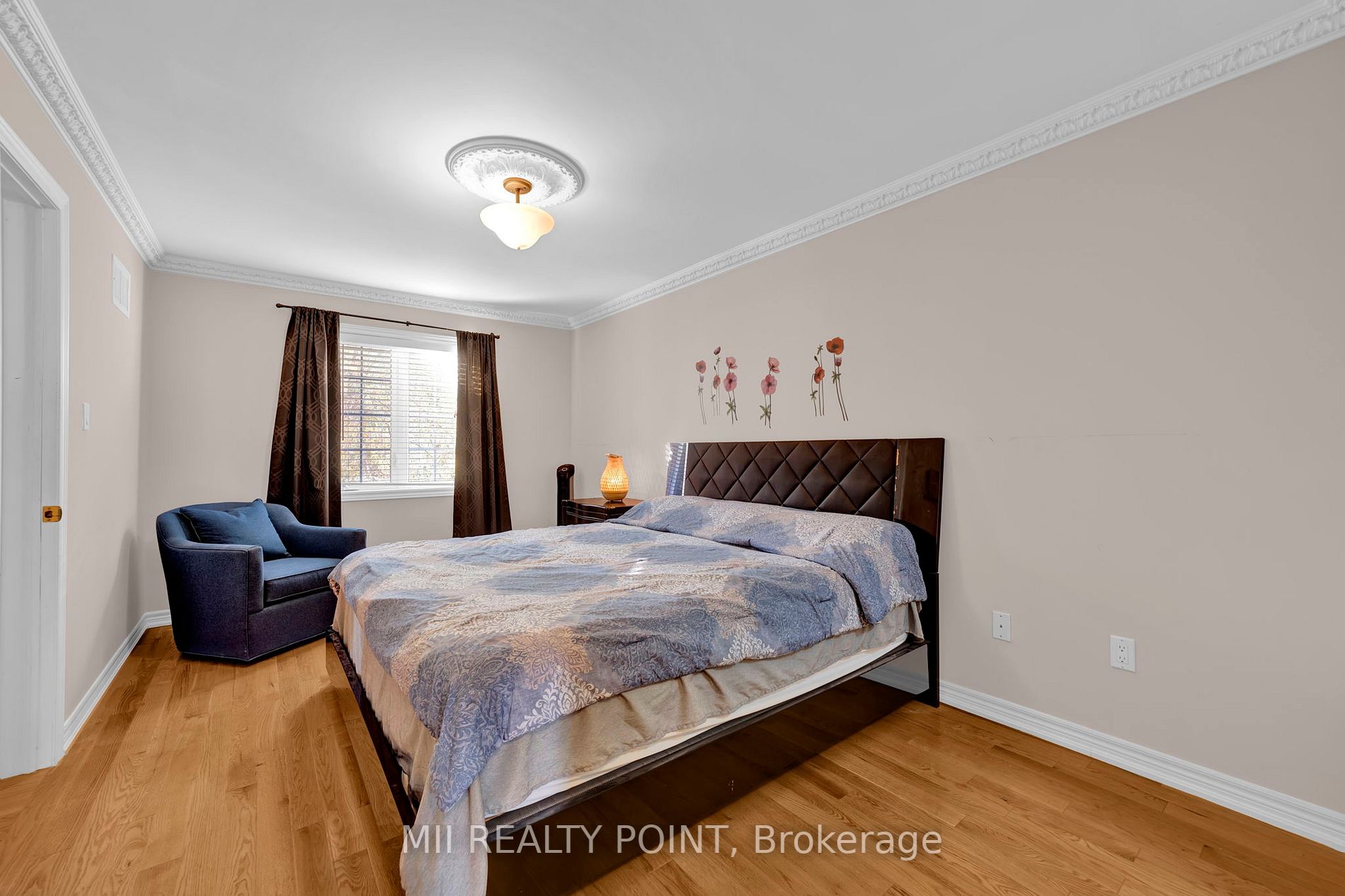 35 Kentwood Cres