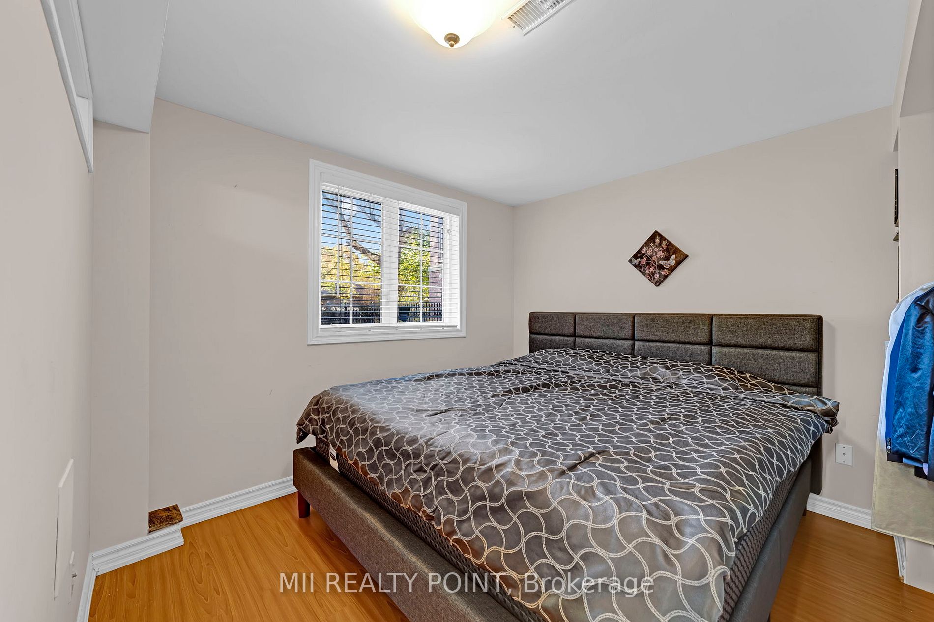 35 Kentwood Cres