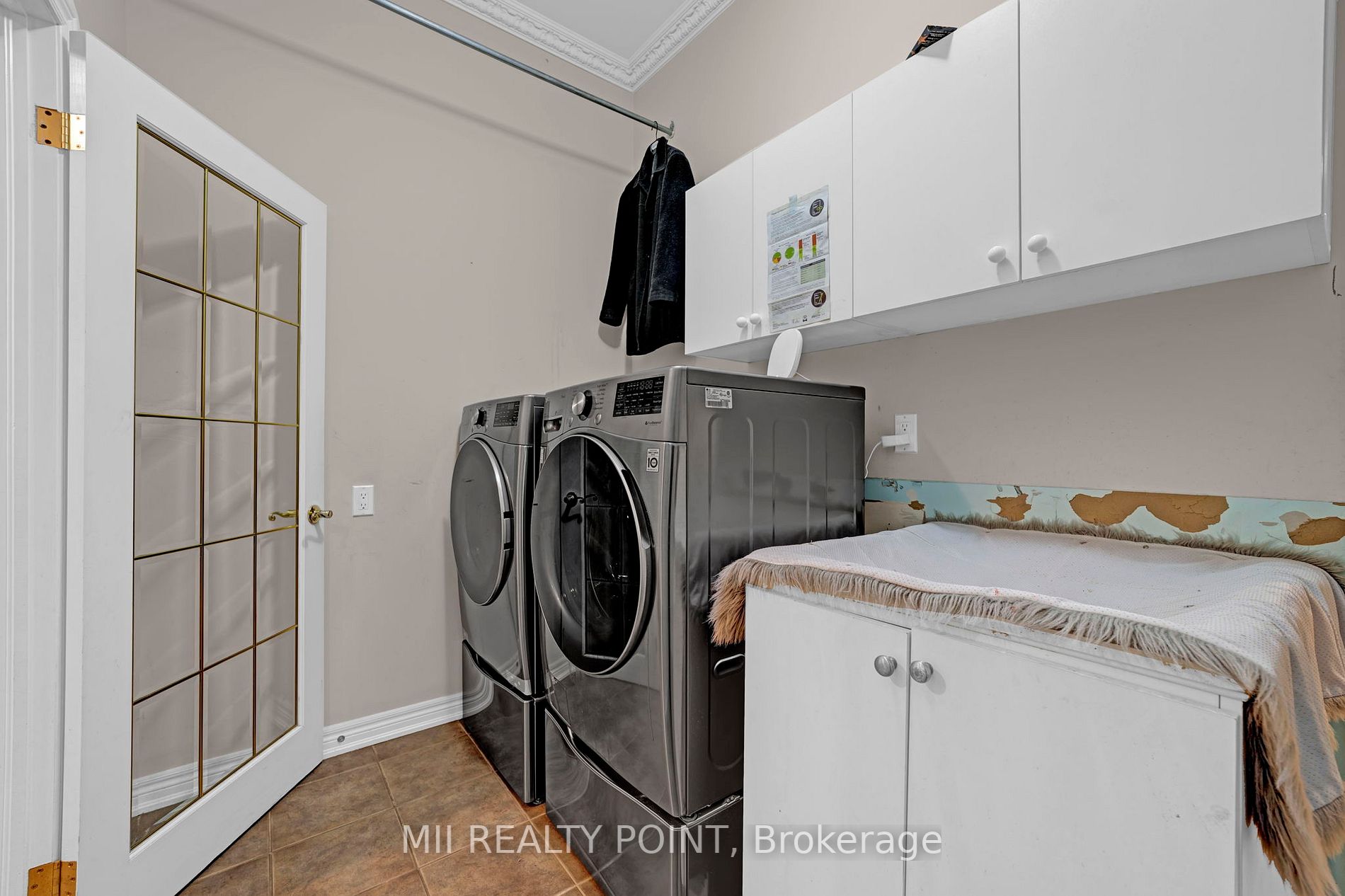 35 Kentwood Cres