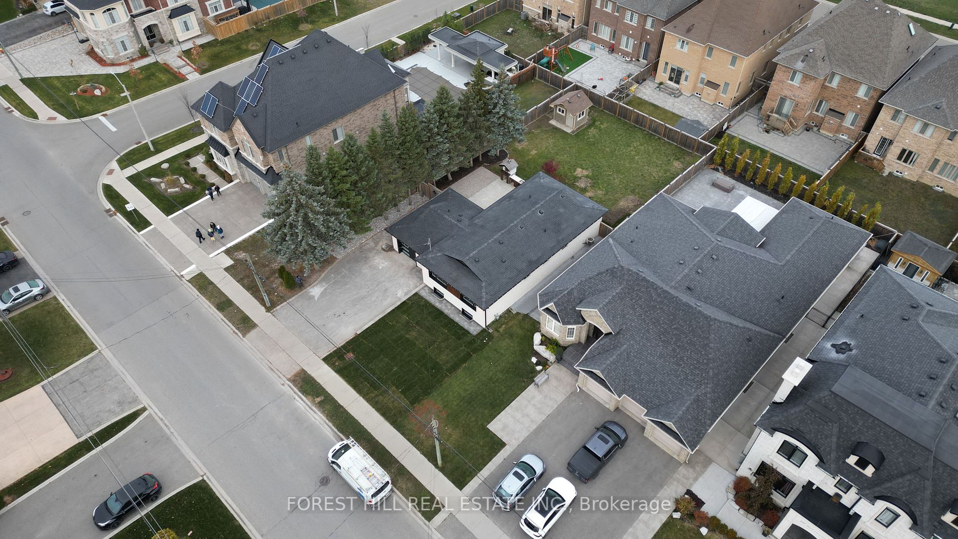 64 Bond Cres