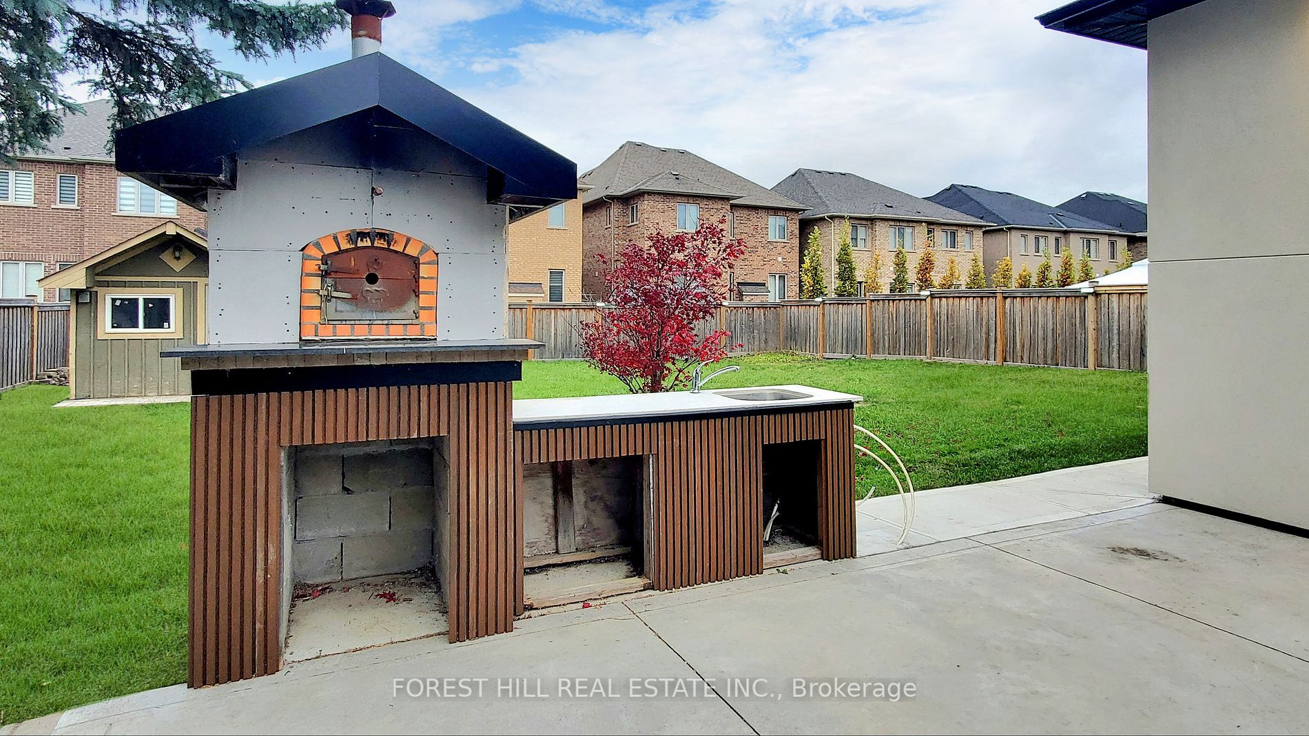 64 Bond Cres