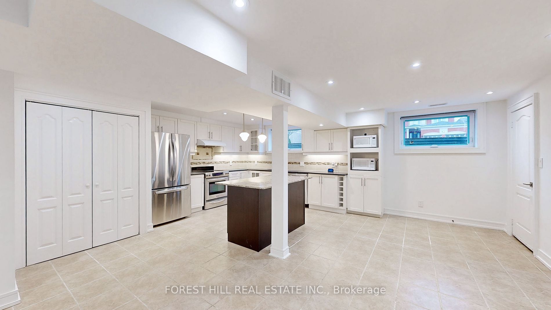 64 Bond Cres