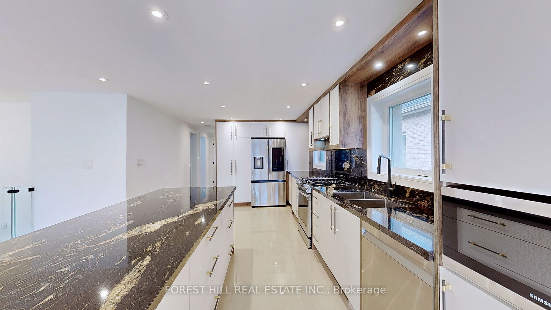 64 Bond Cres