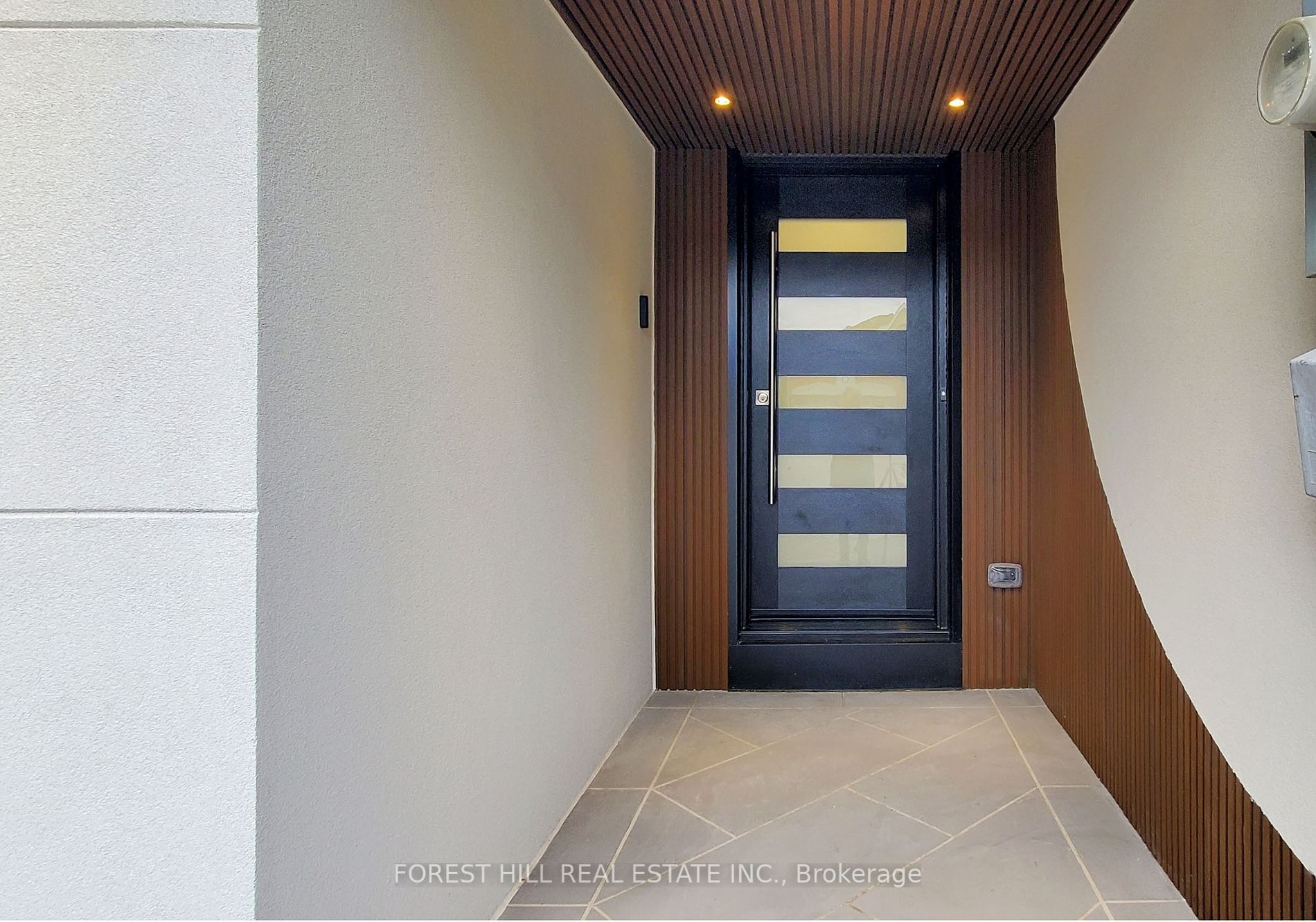 64 Bond Cres
