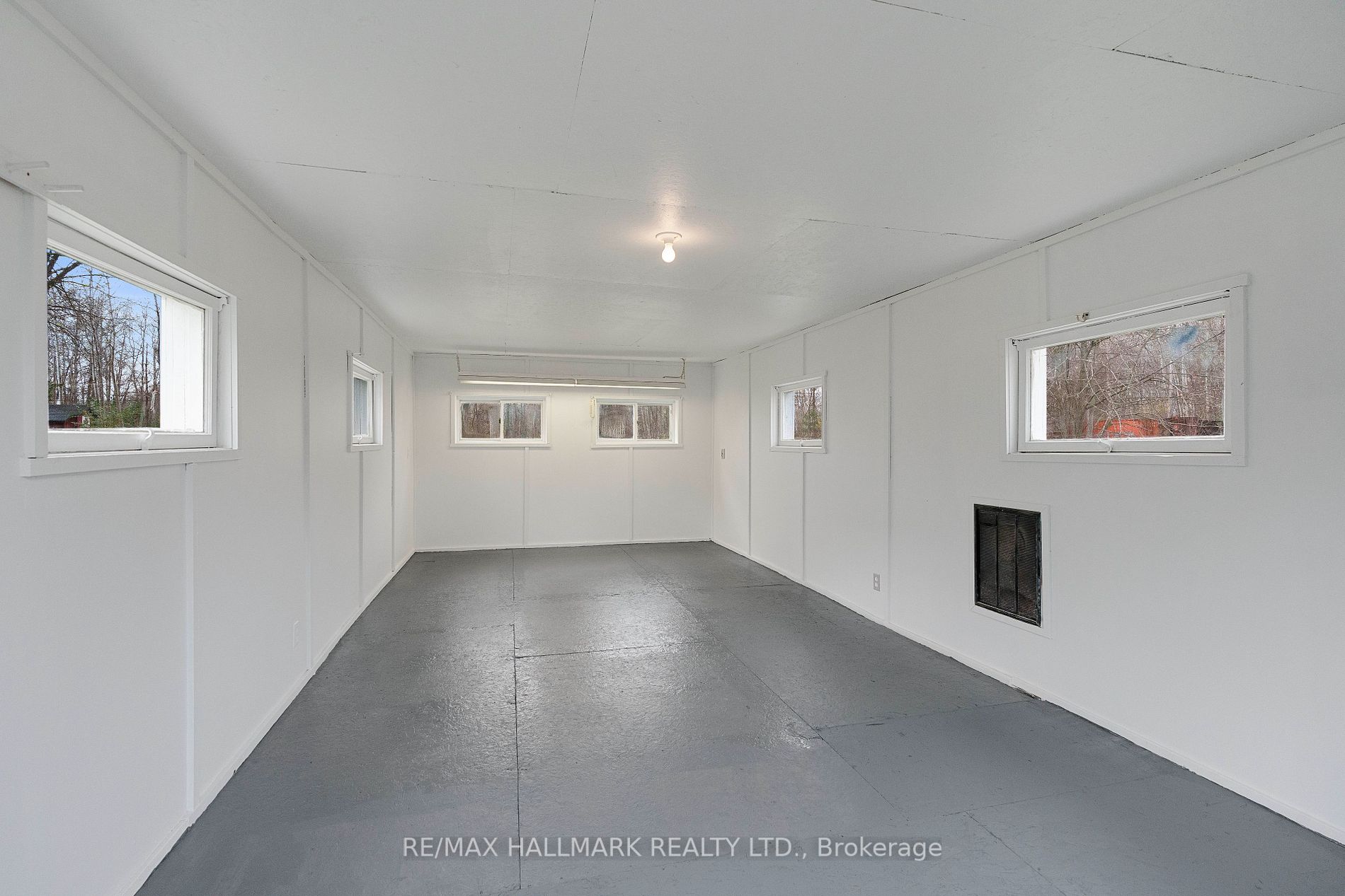 230 Parkview Dr